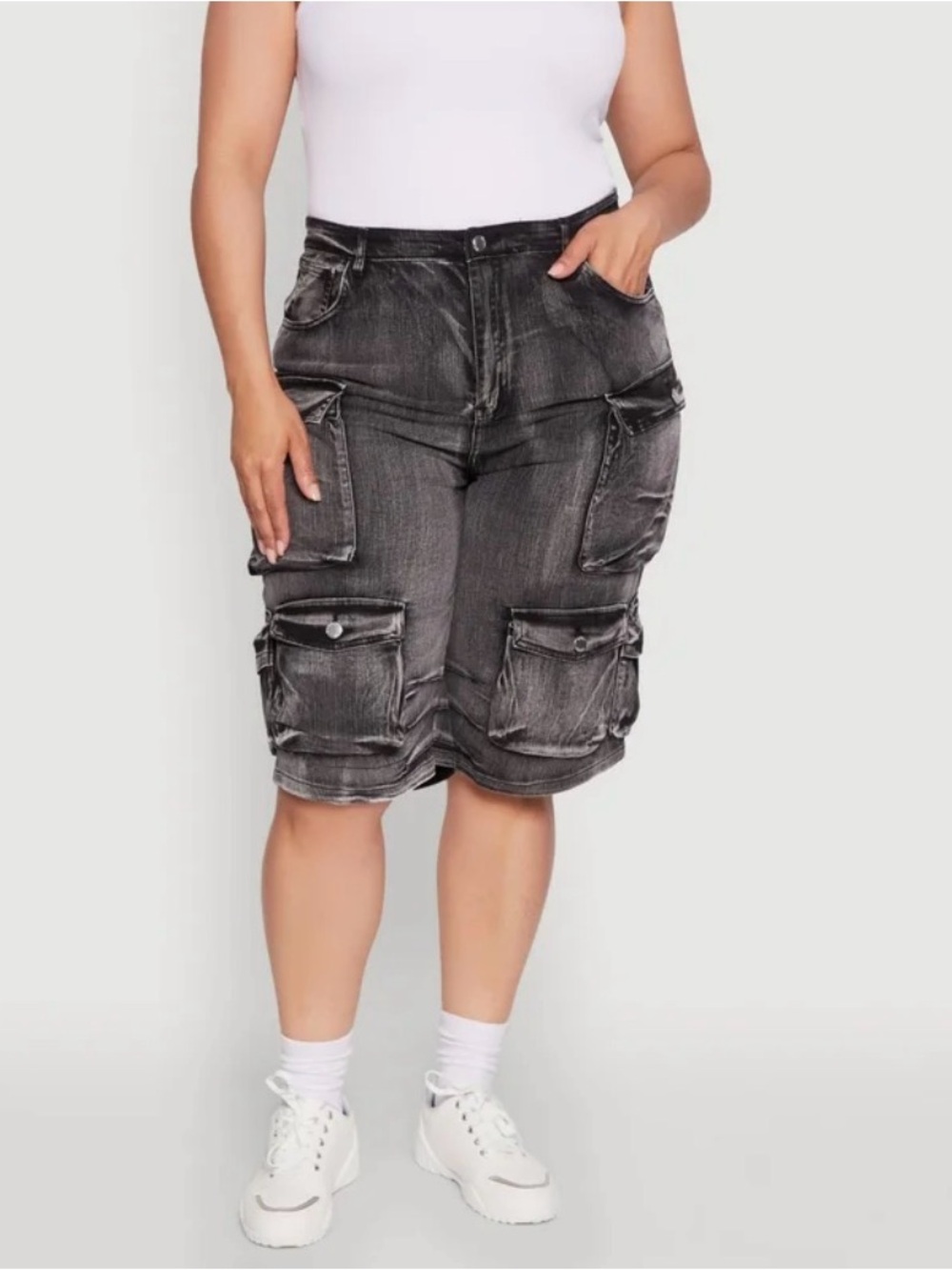 ⭐️ NWT Womens Plus Size Daisy High Waisted Acid Wash Cargo Denim Shorts